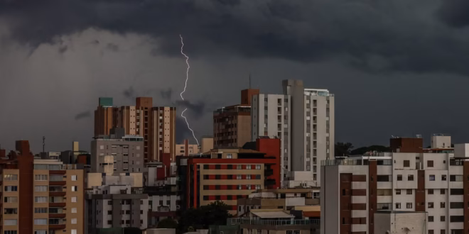 BH segue em alerta para pancadas de chuva nesta segundad-feira (14) | FOTO: Flavio Tavares/O TEMPO
